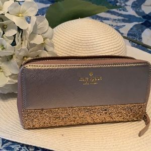 **RESERVED NOT FOR PURCHASE****Accordion wallet